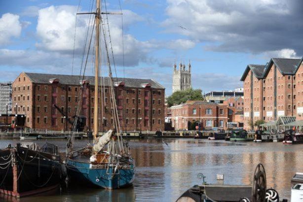 Appartement Elliot Oliver - Stylish 2 Bedroom With Parking In The Docks Gloucester